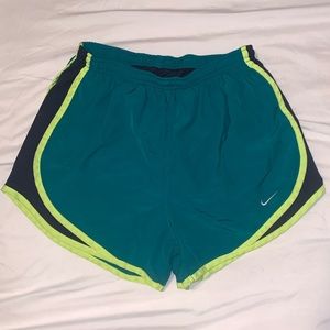 Nike Women’s Tempo Shorts Size Small